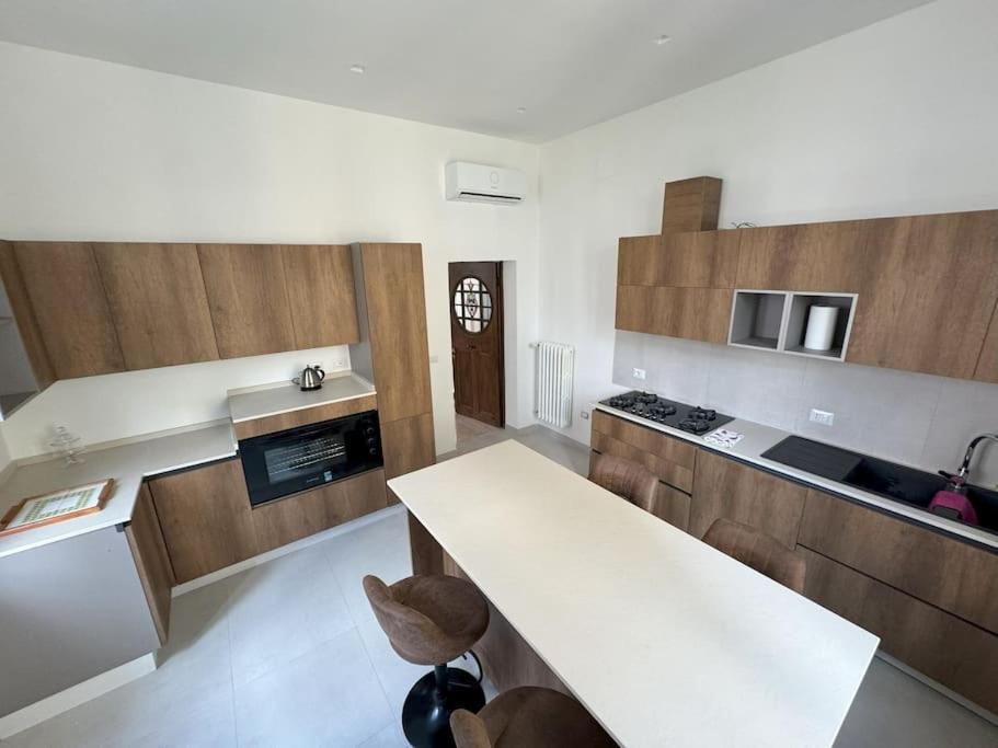 Lina - Sky Earth Liberty - 5 Min From Tube * Roma