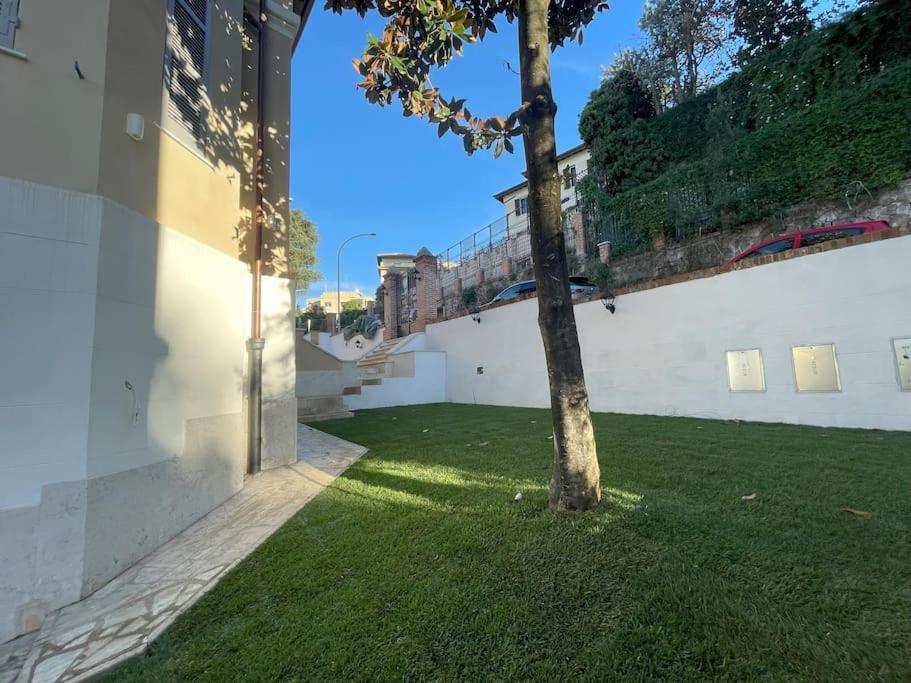 Lina - Sky Earth Liberty - 5 Min From Tube * Roma